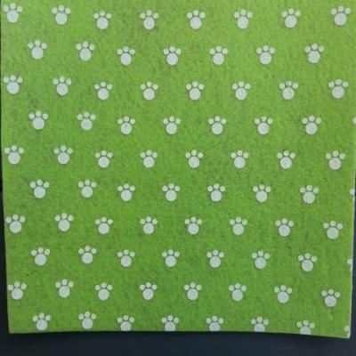 Carré de feutrine motif patte 15*15cm vert