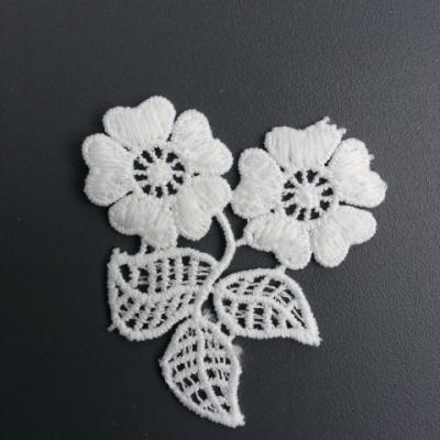 applique fleurs et feuilles en dentelle blanche 55*60mm