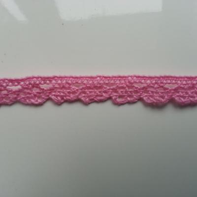 1 metre de ruban  de dentelle festonnée rose de    10 mm