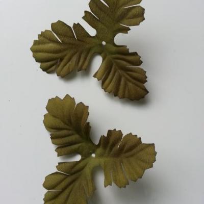 Lot de 2 triples feuilles artificielles en tissu  vertes  10cm