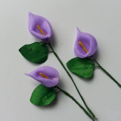 Lot de 3 minis fleurs arum sur  tige de 10cm mauve