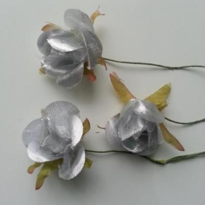 Lot de 3 roses en tissu  de 4cm sur tige argent