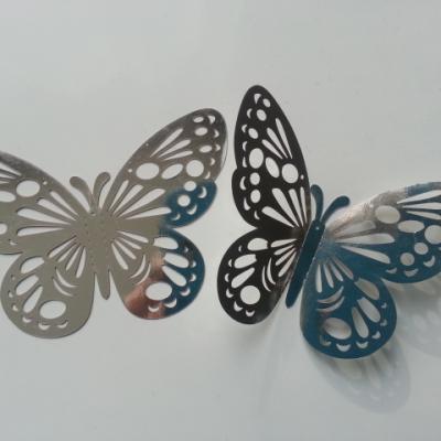 Petit  papillon  3D   en plastique 7.5*5.5 cm argent