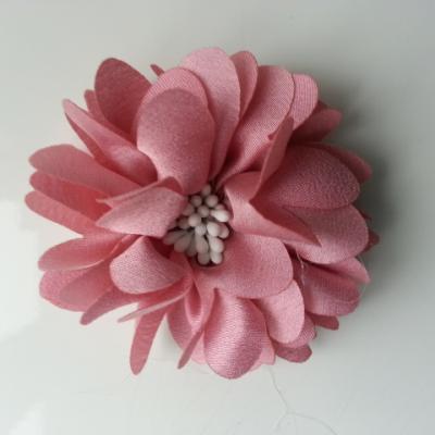 fleur en satin de soie et pistils 50mm  vieux rose clair