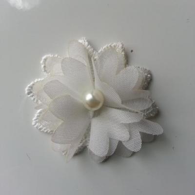 Fleur en dentelle et fleur en mousseline 45 mm blanc