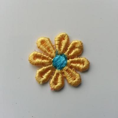 Fleur en dentelle jaune et bleu  30mm