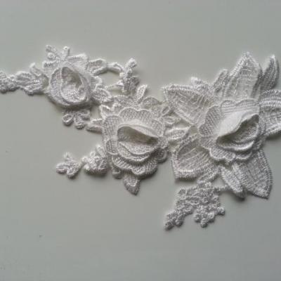 applique  en dentelle et fleur blanche  20*12cm