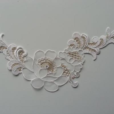 applique collier, col dentelle blanc et or 25*14cm