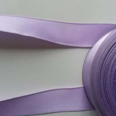 un mètre de ruban satin mauve  25mm