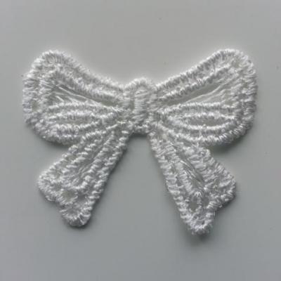 noeud en dentelle  blanc 50*38 mm