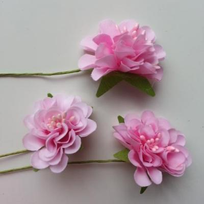 lot de 3 fleurs en tissu et pistils sur tige 40mm rose pale