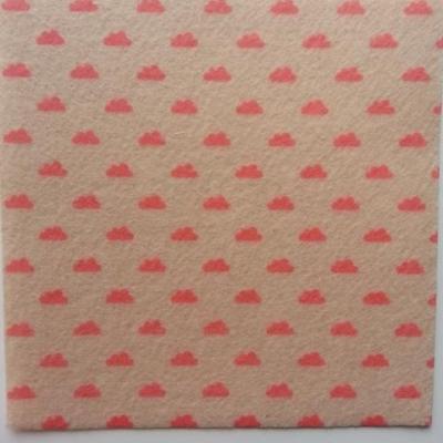 Carré de feutrine motif nuage 15*15cm beige et rose