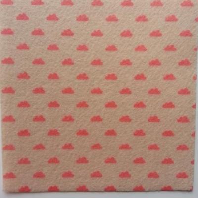 Carré de feutrine motif nuage 15*15cm beige et rose