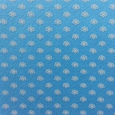 Carré de feutrine motif fleur 15*15cm blanc et bleu ciel