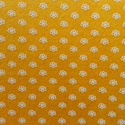 Carré de feutrine motif fleur 15*15cm blanc et jaune