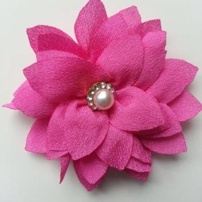 fleur en tissu centre perle et strass de 55mm rose fuchsia