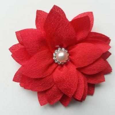 fleur en tissu centre perle et strass de 55mm rouge