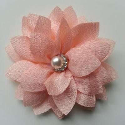 fleur en tissu centre perle et strass de 55mm peche clair