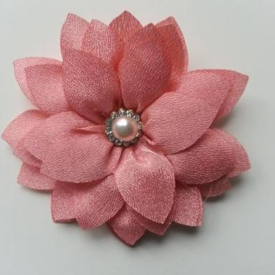 fleur en tissu centre perle et strass de 55mm peche saumoné