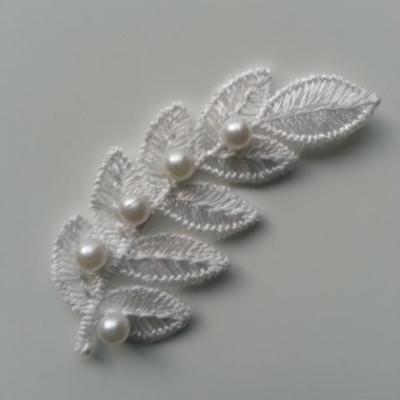 feuilles  en dentelle blanc perle 60*30mm