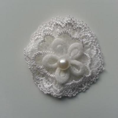 triple fleur en dentelle   blanc  40 mm