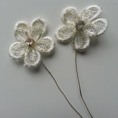 lot de 2 fleurs en dentelle ivoire sur tige 35mm