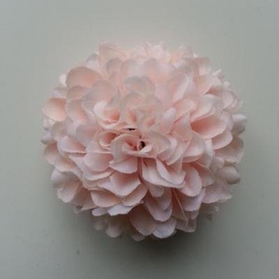 Fleur  pompon en tissu pêche clair   50mm