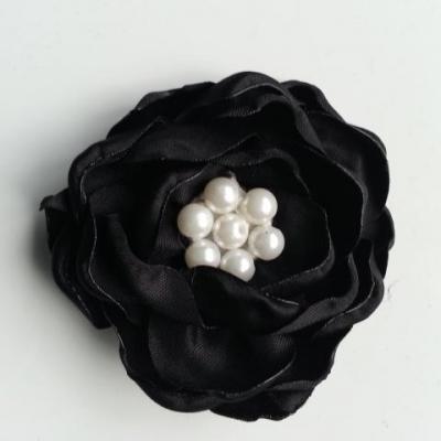 fleur satin de soie centre perle 55mm noir