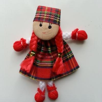petite poupée tissu rouge   50*70mm ideal pour creation de barrettes