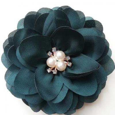 grande fleur en satin de soie centre perle et strass 90mm vert foncé