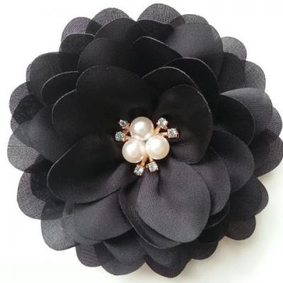 grande fleur en satin de soie centre perle et strass 90mm noir