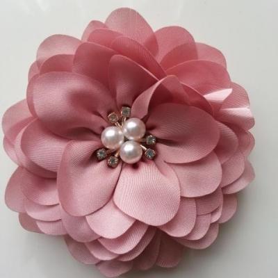 grande fleur en satin de soie centre perle et strass 90mm vieux rose pale