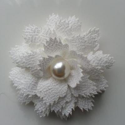 fleur en tissu centre perle 60 mm blanc cassé