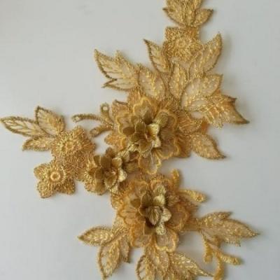 applique  en dentelle et fleur dorée  15*19cm