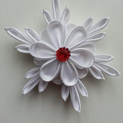 Grande fleur de satin blanche  10/11 cm