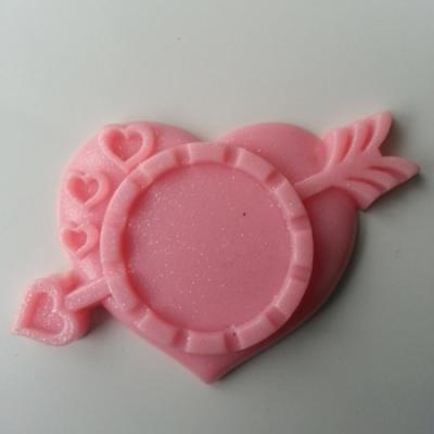 Support pour cabochon de 25mm  en résine  coeur flêche rose