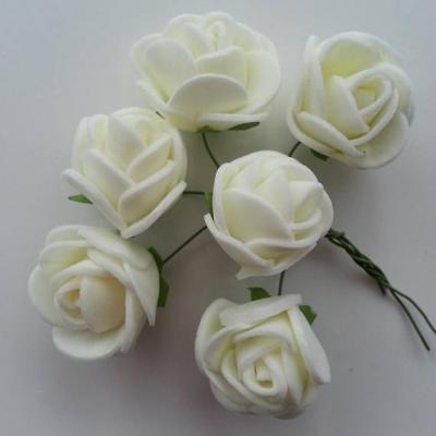 Lot de 6 roses  en mousse  2.5cm sur tige ivoire