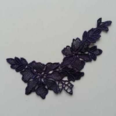 Applique dentelle  collier prune violet  12*7cm