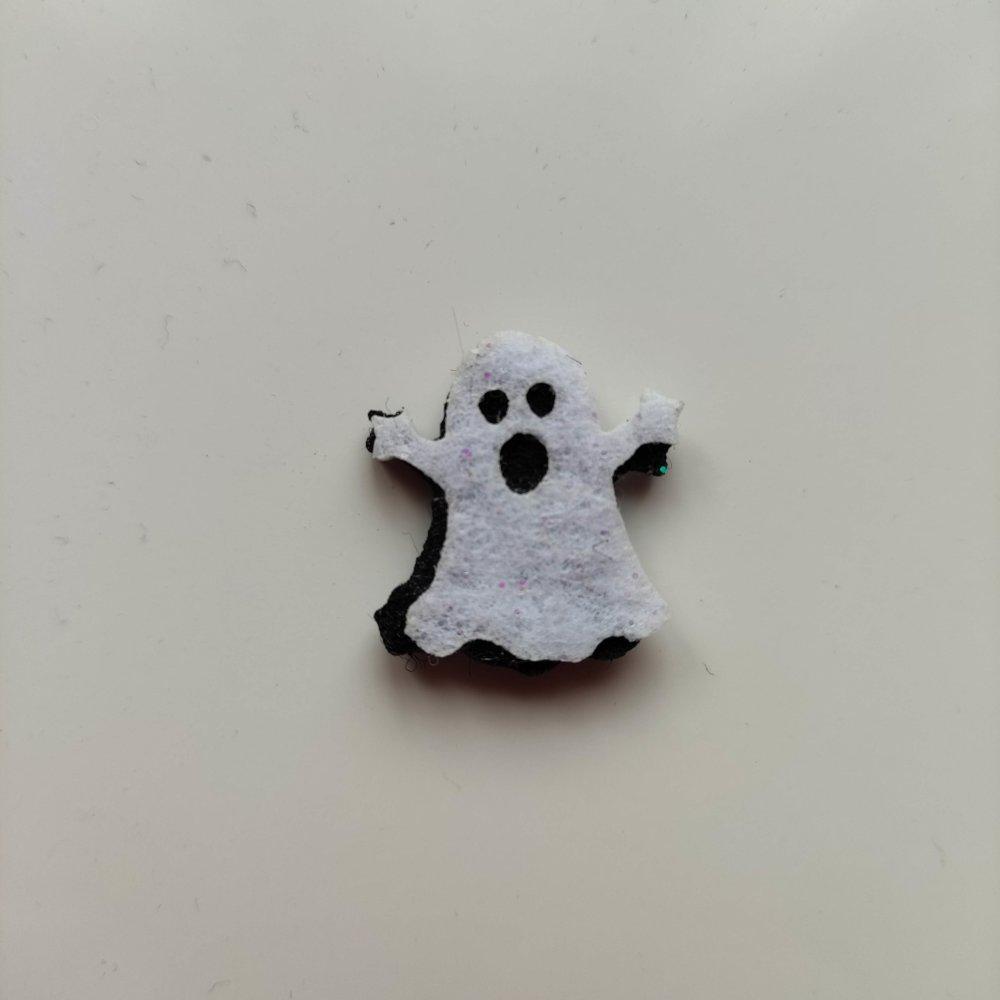 fantome halloween en feutrine blanc et noir 20*22mm