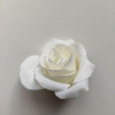 jolie rose artificielle en tissu de 50mm ivoire