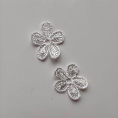 Lot de 2 fleurs en dentelle 30mm blanc (1)