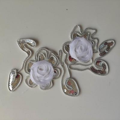 applique paillette et fleur blanche et argent 18*12cm