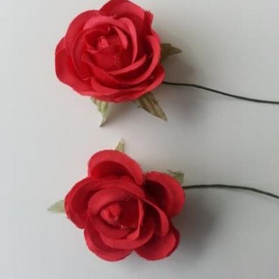 lot de 2 fleurs en tissu sur tige 30mm rouge