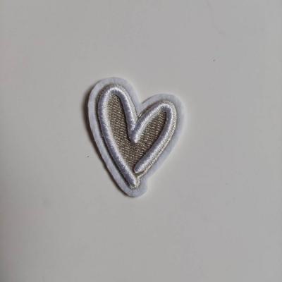 ecusson, patch a coudre coeur  blanc et gris 3,5*4 cm