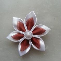 Fleur satin blanche et organza marron 5cm