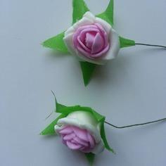 Lot de 2 fleurs en mousse  30mm  sur tige