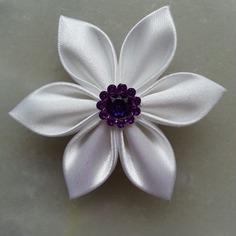 Fleur satin blanche 5cm