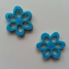 Lot de 2 fleurs  en feutrine  30mm