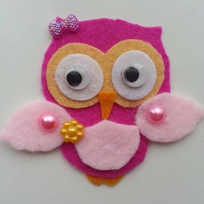 chouette /hibou en feutrine blanc et rose  85*75mm