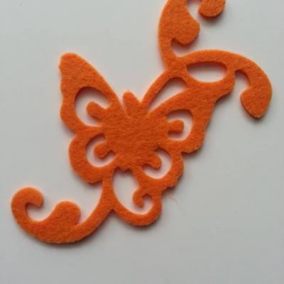 Arabesque papillon  en feutrine 120*75mm orange